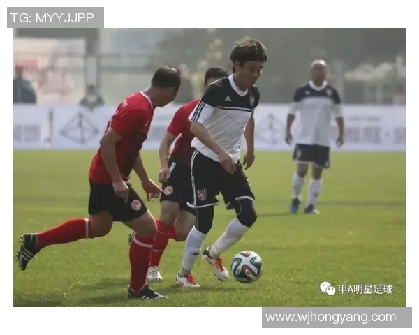 足球巨星赛场风采揭秘 从训练到比赛的真实写照 足球巨星赛场风采揭秘 从训练到比赛的真实写照